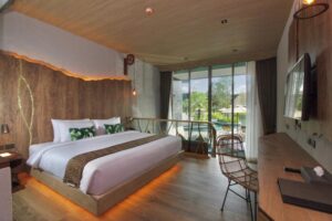 Deluxe with Pool Access