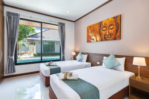 Deluxe with Pool Access