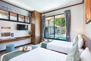 Deluxe with Pool Access