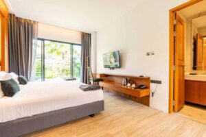 Deluxe with Pool Access