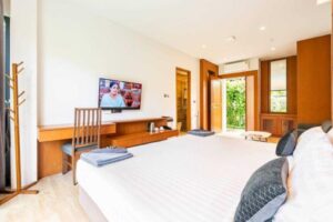 Deluxe with Pool Access