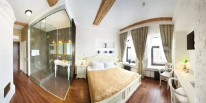 Deluxe with the river square view