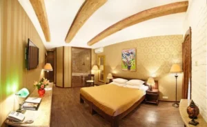 Deluxe with the river square view