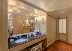 Diamond Suite with Spa Bath