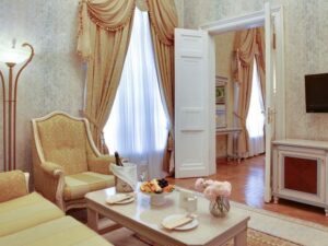 EXECUTIVE TWO-ROOM SUITE 