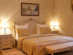 EXECUTIVE TWO-ROOM SUITE 