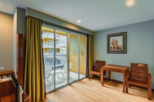 Executive Suite - Pool View