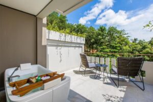 Grande Deluxe Jacuzzi