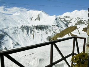 Guest Room with Balcony and Mountain View