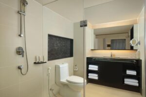 Guest room, 1 King, Balcony