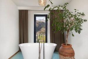 Intourist Signature with Front View