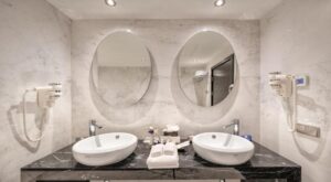 Junior King Suite with River View