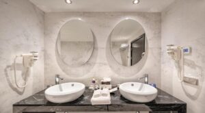 Junior King Suite with River View