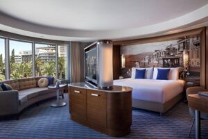 Junior Suite with Partial Sea View and Executive Lounge Access