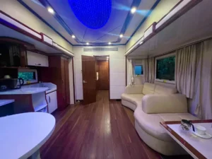 Lijiang Rustic Luxury  Australian 2-Bedroom 1-Living Room Starry RV