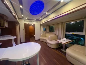 Lijiang Rustic Luxury  Australian 2-Bedroom 1-Living Room Starry RV