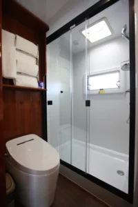 Lijiang Rustic Luxury  Australian 2-Bedroom 1-Living Room Starry RV