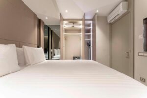 One-Bedroom Queen Suite with Sofa Bed and City View