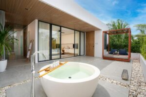 One-Bedroom Suite with Outdoor Bathtub