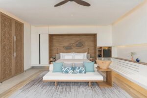 One-Bedroom Suite with Outdoor Bathtub