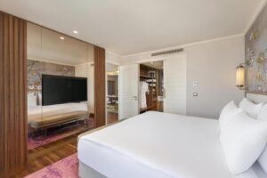 One-Bedroom Suite with Sea View