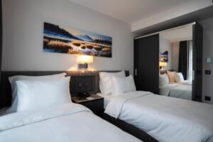 One-Bedroom Suite with Sea View