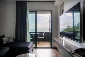 One-Bedroom Suite with Sea View