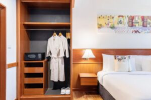 Premier Deluxe - Partial Sea View