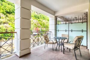 Premium King Room with Terrace and River View