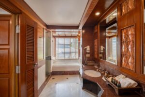 Seaview Hillside with Terrace Bathtub