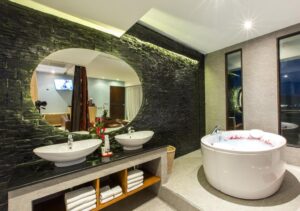 Standard Jacuzzi Suite