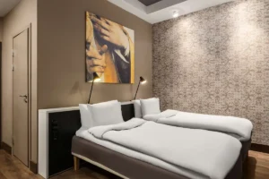 Stay with friends and family - multiple rooms