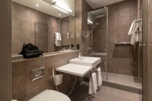 Stay with friends and family - multiple rooms