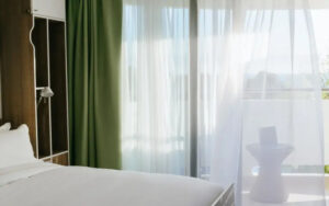 Studio with balcony and with direct or partial sea view 