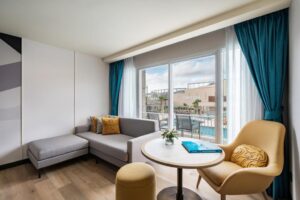 Stylish Pool View (Sunkissed)