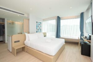 Suite with bathtub and private jacuzzi