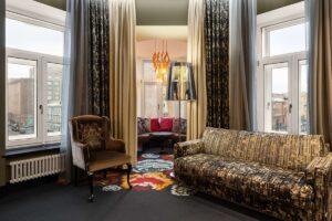 Suite with city view