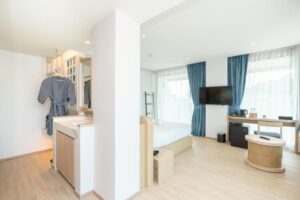 Suite with private jacuzzi pool