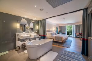 Superior Double Pool View