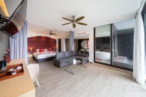 Superior Jacuzzi Suite