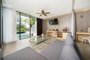 Superior Jacuzzi Suite