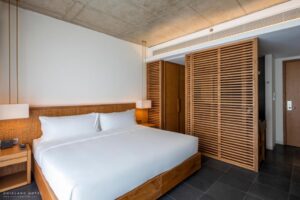 Superior Partial Sea View