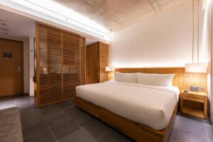 Superior Partial Sea View