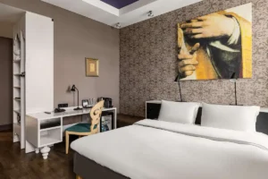 Suite with city view