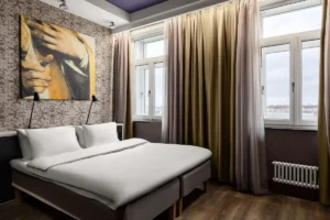 Suite with city view