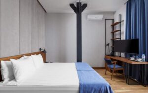 Superior with partial sea view