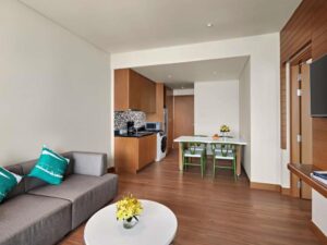 Two-Bedroom Balcony River View Apartment with Kitchen and Bathtub