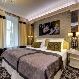 luxurious room