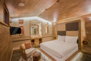 DOUBLE ROOM NO WINDOW
