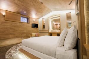 DOUBLE ROOM NO WINDOW